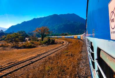 Eisenbahnfahrt, Assam, Indien